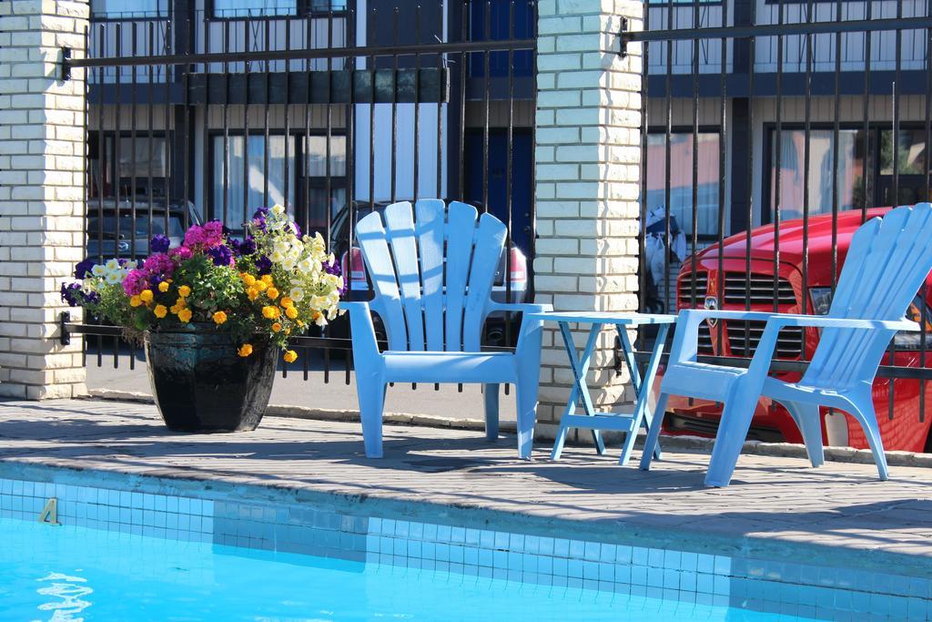 Canadas Best Value Inn YYC Buitenkant foto