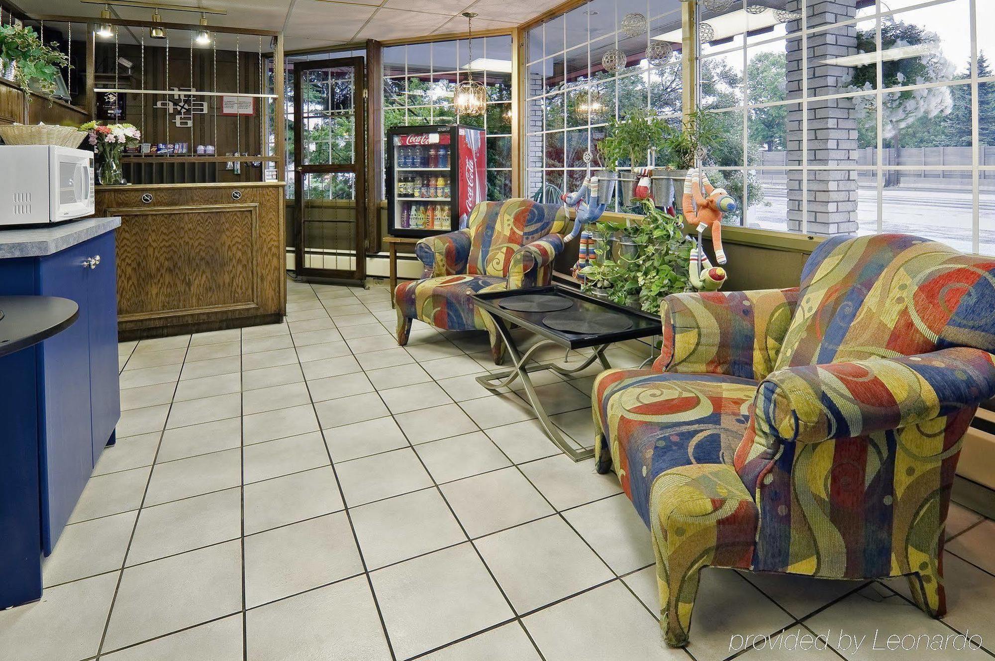 Canadas Best Value Inn YYC Interieur foto
